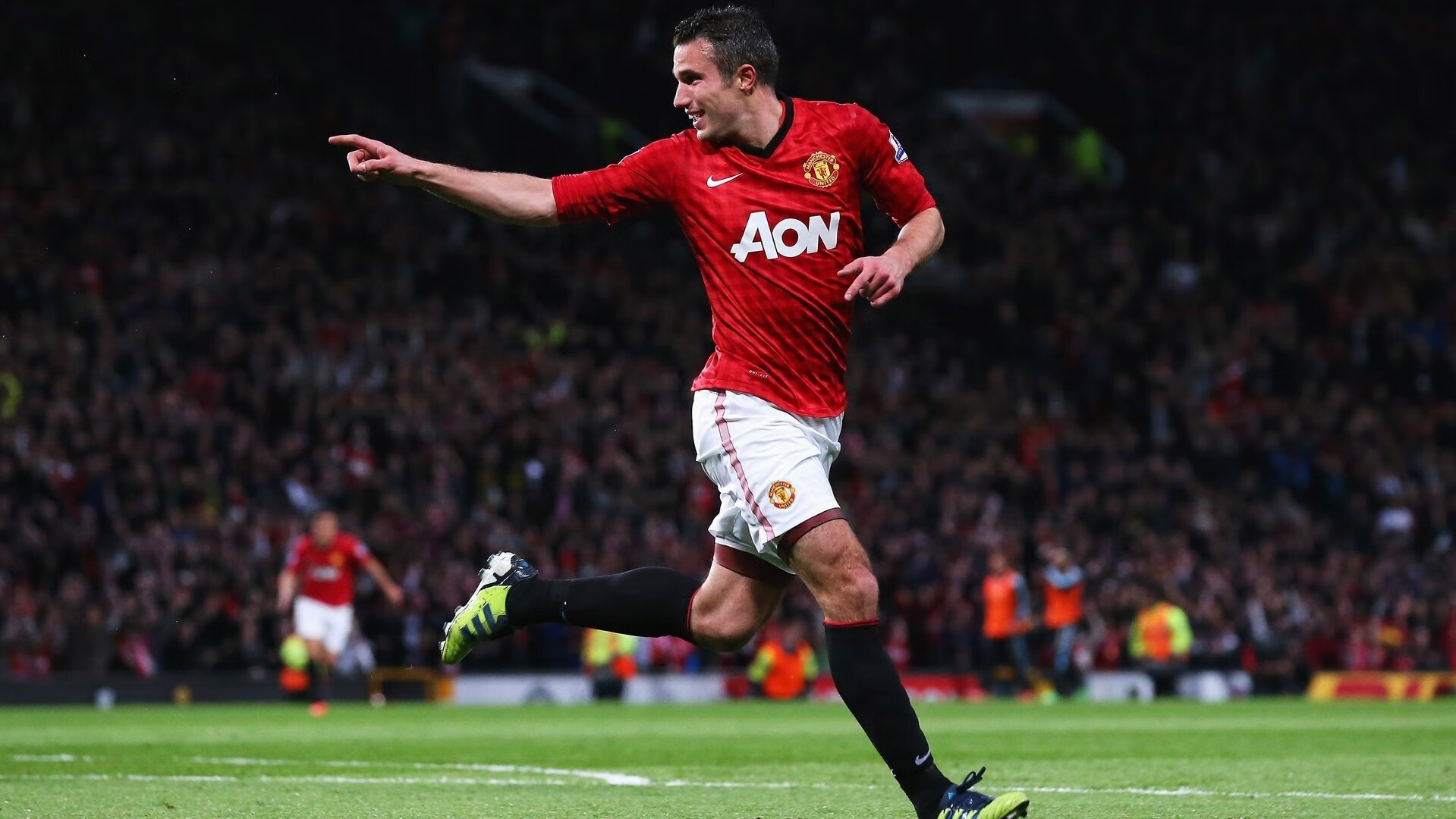 世界杯决赛：梅西举杯一刻 全球多城市地标同步亮起蓝白灯光